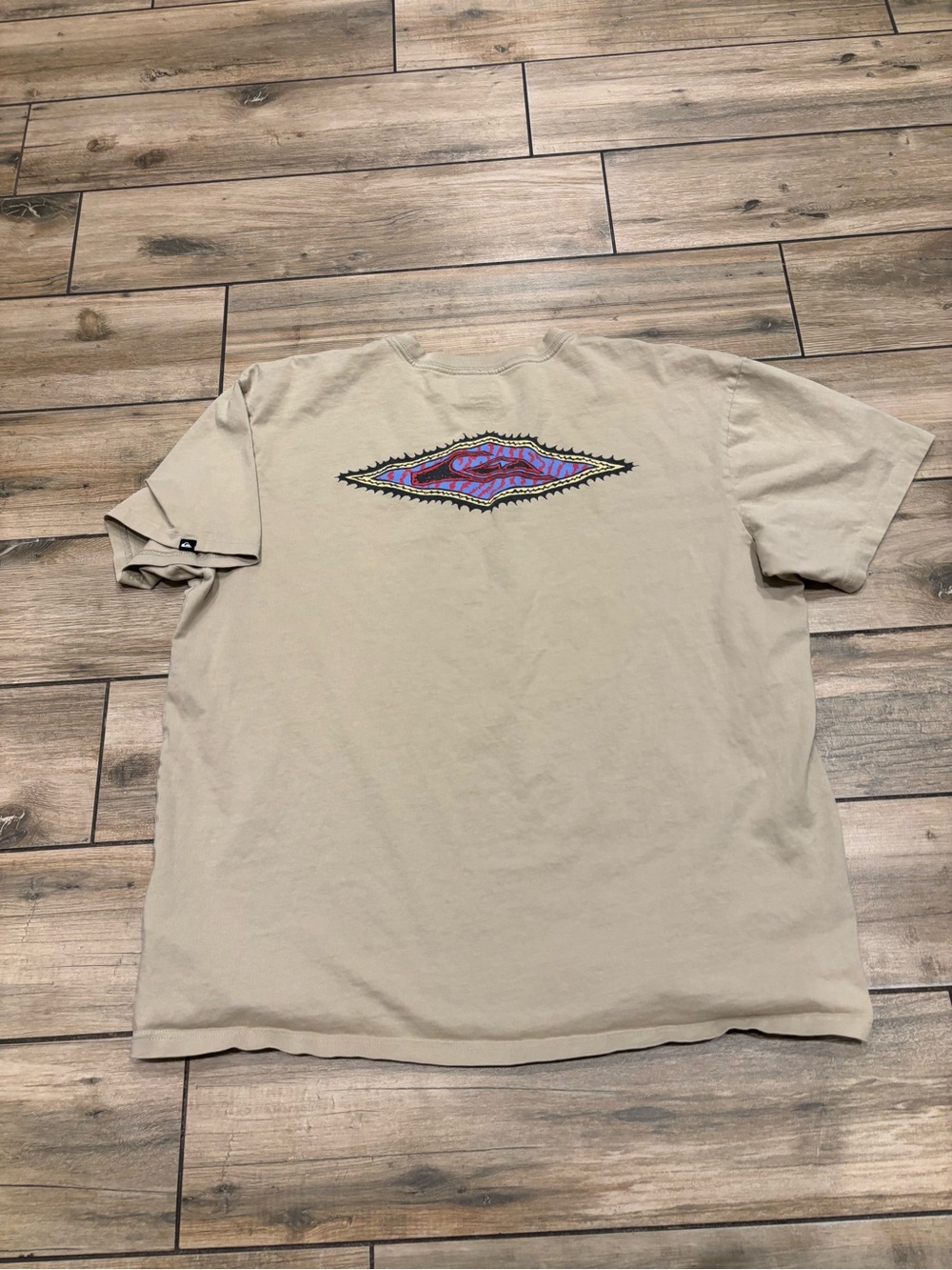Quiksilver Tan Beige Tribal Graphic Back Print T-Shirt Mens XL Surf Skate